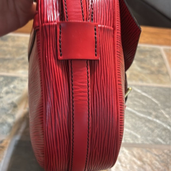 Louis Vuitton Red Epi Jeune Fille crossbody bag. GUC - Picture 6 of 13